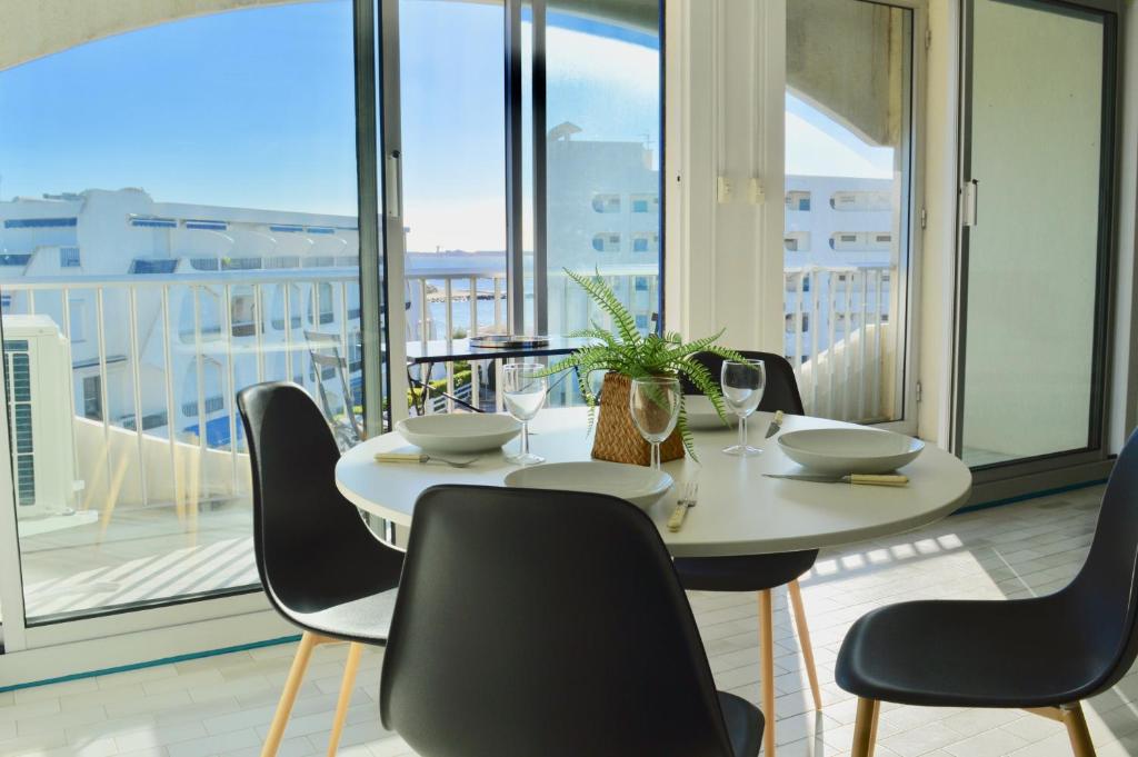 Appartement LE ST BARTH - P2 climatisé avec parking et accès wifi - Plage en bas de la résidence 135 Allée du Levant 34280 La Grande Motte