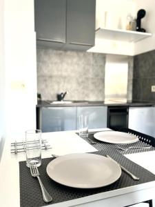 Le Studio 18 à Nîmes, proche centre ville & Gare TGV, Wifi Balcon