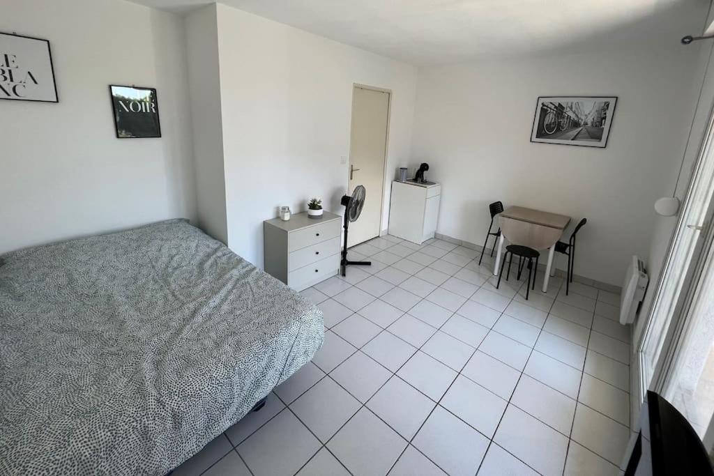 Appartement Le Studio 36 à Nîmes, Wifi, Balcon 115 Rue Aimé Grumbach 30900 Nîmes