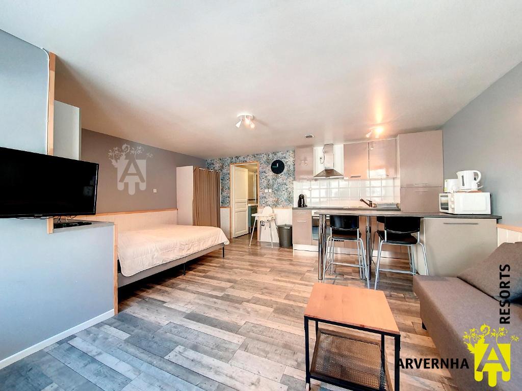 Le studio à l'Aube 3 Place de la Gayme, 63610 Besse-et-Saint-Anastaise