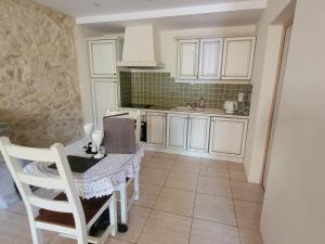 Appartement Le Studio 12 Avenue des Cathares 11700 Azille Languedoc-Roussillon