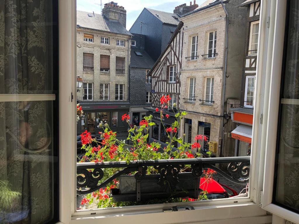 Appartement le studio Champlain 1er Etage 8 place Pierre Berthelot 14600 Honfleur