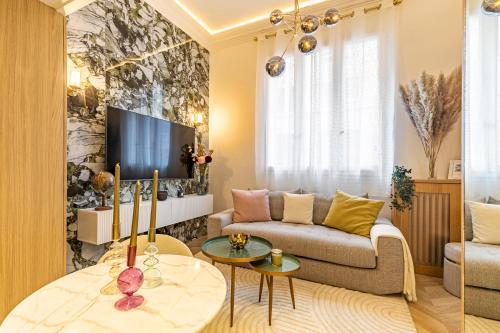 le studio des Champs elysees