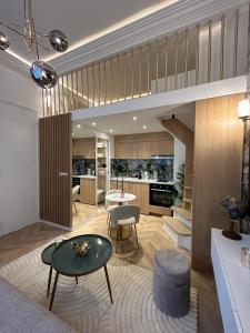 le studio des Champs elysees