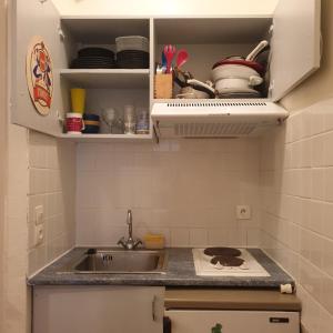 Le studio des enfants rouges