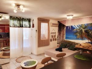 Appartement Le studio TAHITI 4 pers 600m de la plage la favière 160 Avenue de la Mer cote d'azur 4 bat 1 appart n°12 83230 Bormes-les-Mimosas Provence-Alpes-Côte d\'Azur