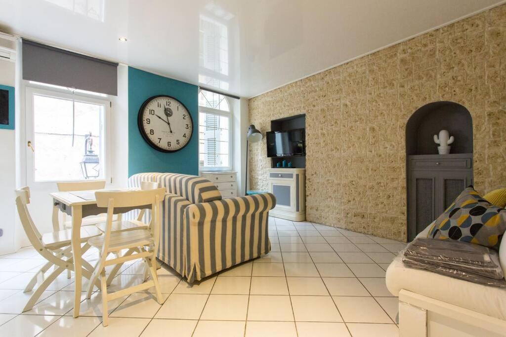 Le Suquet superbe appartement studio, 300m plage, 700 du palais 26 Rue du Suquet, 06400 Cannes