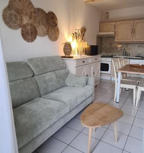 Appartement Le Tamaya plage Charmant T2 en rez de jardin A 2 pas d une belle plage de toutes commodités et centre ville port 6 Avenue de Saint-Raphaël 83240 Cavalaire-sur-Mer Provence-Alpes-Côte d\'Azur