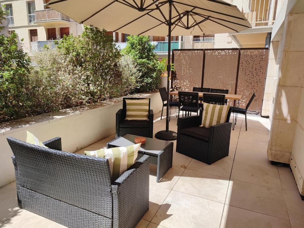 Appartement Le THIERS-TEMPS - AC CLIM - GRANDE TERRASSE - PROCHE THEATRES 64 Rue Thiers 84000 Avignon