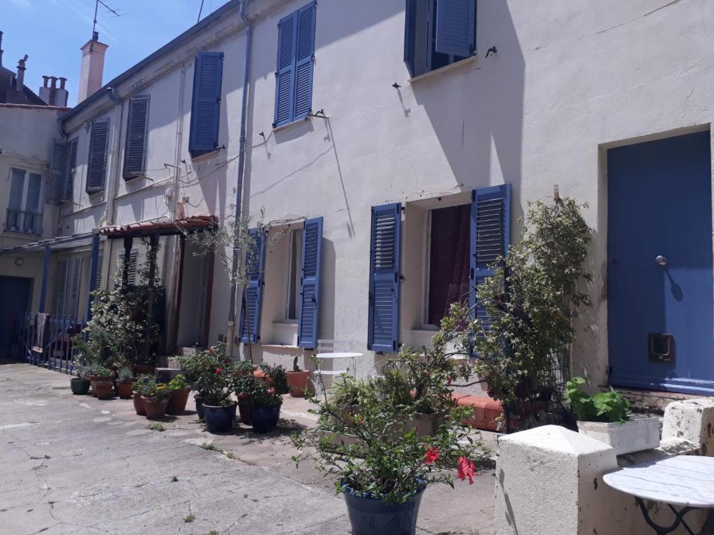 Le Tivoli 16 rue George Clemenceau, 06400 Cannes