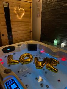 le tricosy jacuzzi et sauna privatif