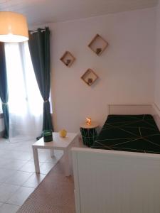 Appartement Le Valhalla, studio au pied des thermes 3 ème étage porte 311 26 Grand-Rue des Thermes 11190 Rennes-les-Bains Languedoc-Roussillon