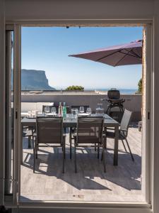 Le Vallat vue mer cassis terrasse privative spa jacuzzi barbecue calanques