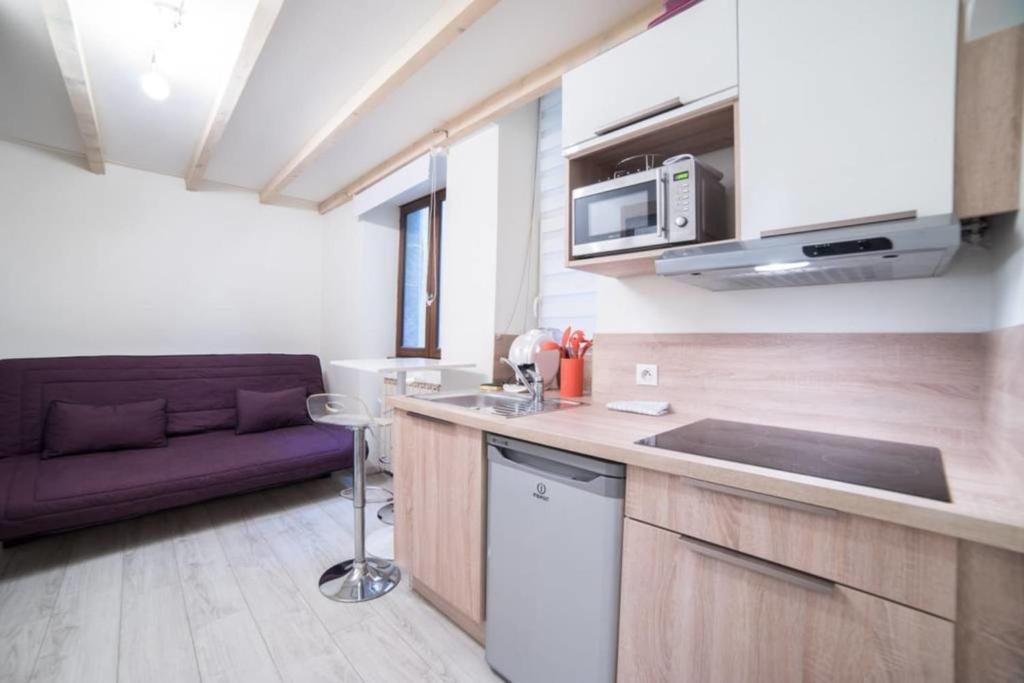 Le Veyrier - Small studio for 2 people in the heart of the old town 12 Rue du Pont Morens, 74000 Annecy