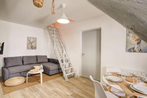 Le Villandry beautiful air-conditioned apartment in a typical building of