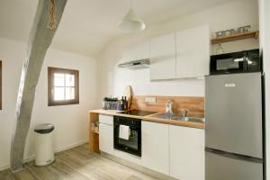 Le Villandry beautiful air-conditioned apartment in a typical building of