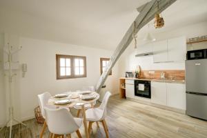 Le Villandry beautiful air-conditioned apartment in a typical building of