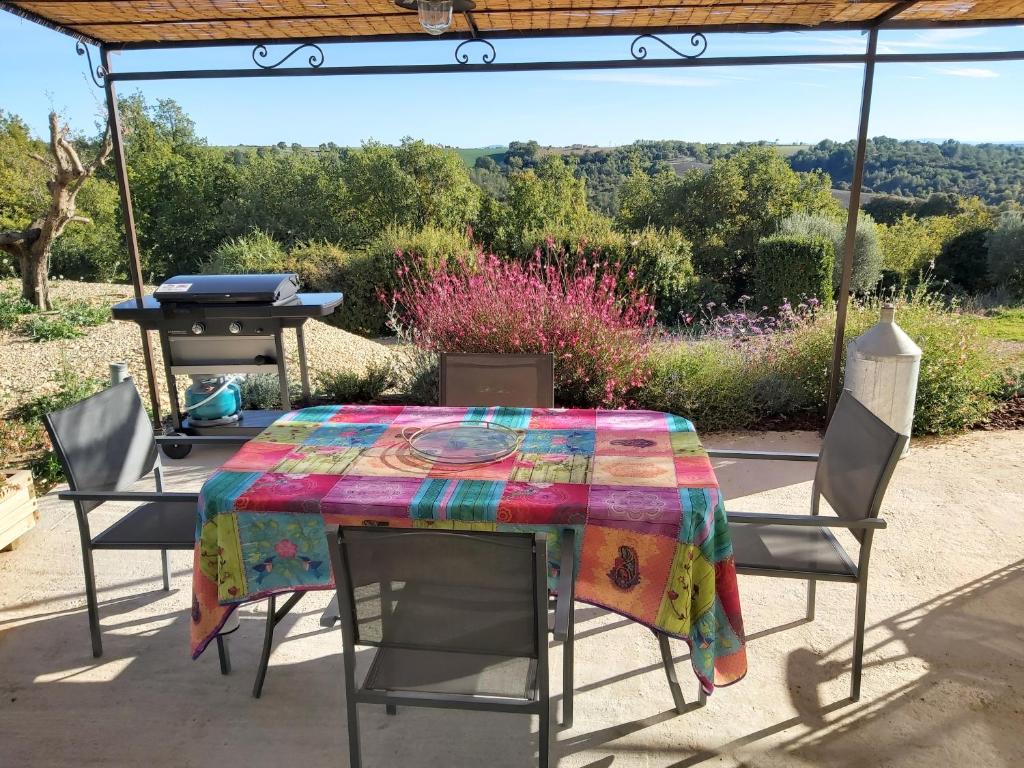 Le Vog the beach 200 m away and the shops at the foot of the Residence 30240 Le Grau-du-Roi