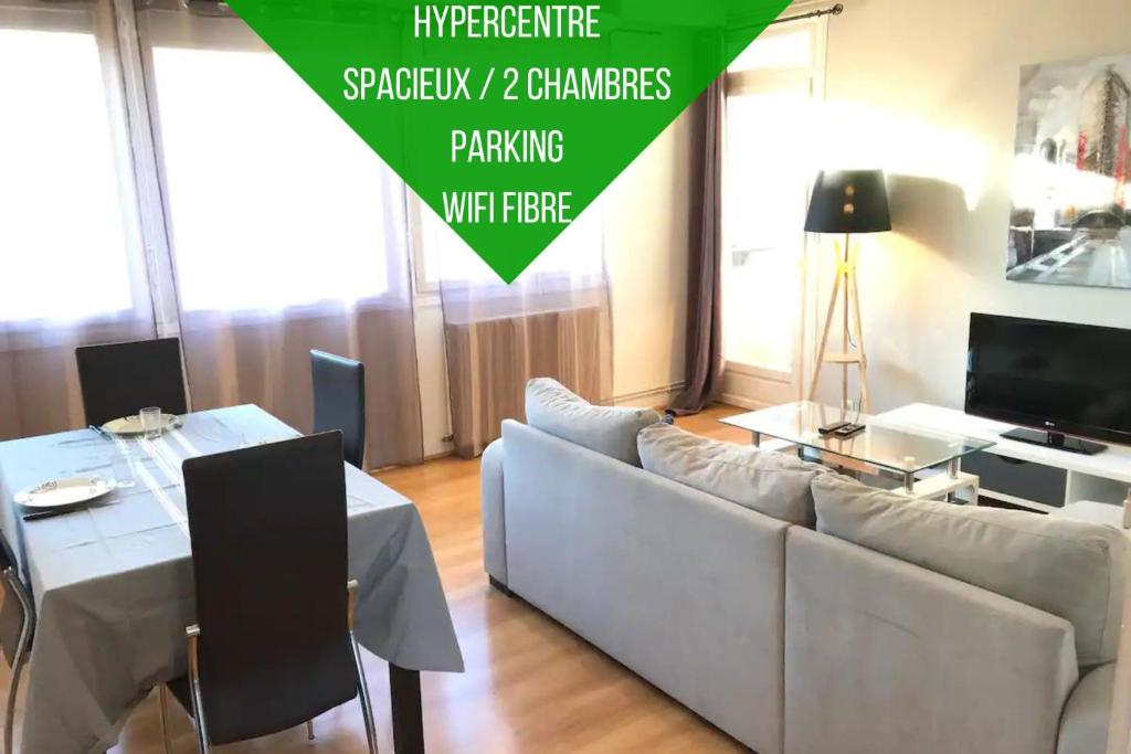 Appartement Le Voltaire -2 chambres- 70m2- HYPERCENTRE-Parking-WIFI FIBRE 3 Rue Voltaire 65000 Tarbes