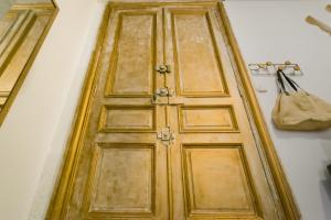 Le Voltaire.issimo YourHostHelper