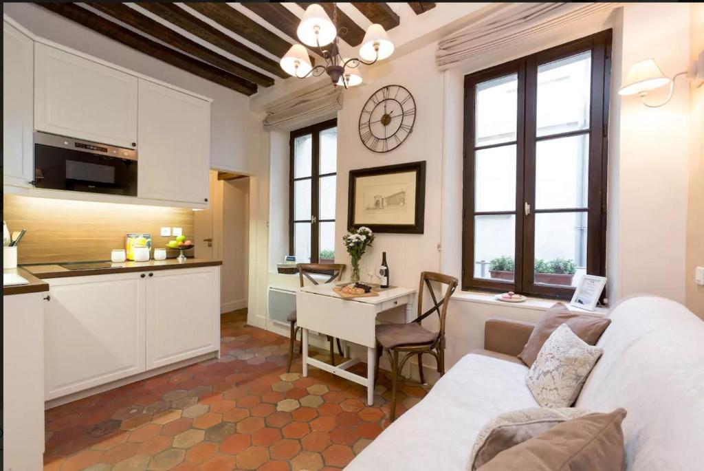 Appartement Le Voyage En Isle 17 Rue Des Deux Ponts 75004 Paris