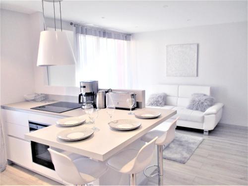 Le White Cosy à 5 minutes du Lac avec parking privatif gratuit