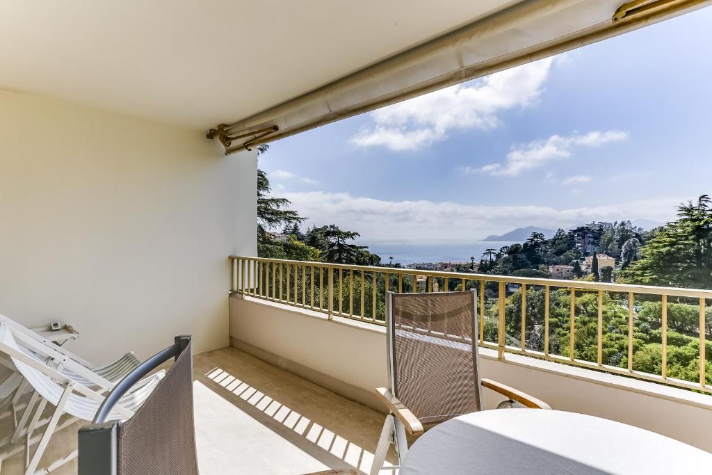 Leader Boulevard Flat with Terrace by GuestReady BAT A, 3ieme etage, appart 53 77 Boulevard Leader, 06150 Cannes