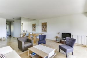 Leader Boulevard Flat with Terrace by GuestReady
