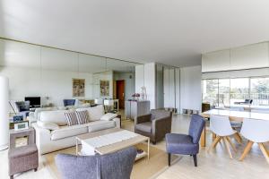 Leader Boulevard Flat with Terrace by GuestReady
