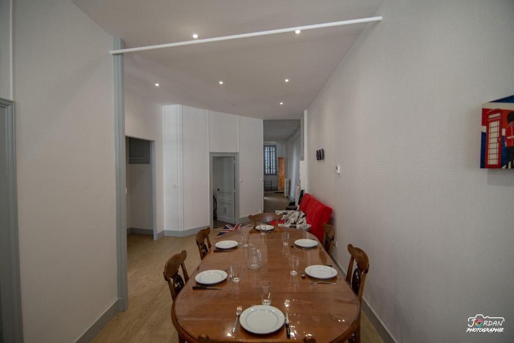 Appartement Legend - Hyper centre - 3 chambres - Gare - wifi - cosy 6 Rue de la République 01000 Bourg-en-Bresse