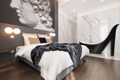 Legend Majestic - Baignoire chaussure - TV Miroir - Parking Privé