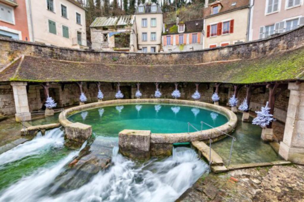 LES AMBRUNES