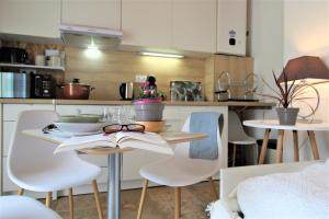 Appartement Les Bastidons de l'Isle - Le Saumane - 3 étoiles 111 Chemin des Ecoles Saint Antoine 84800 LʼIsle-sur-la-Sorgue Provence-Alpes-Côte d\'Azur