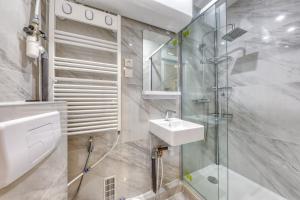 Les Bleus de Paris studio flat