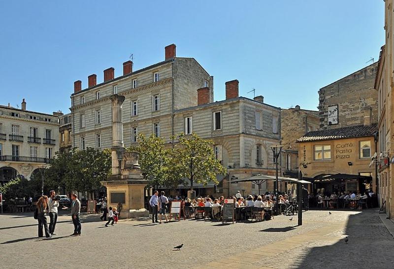 Les Caroubiers