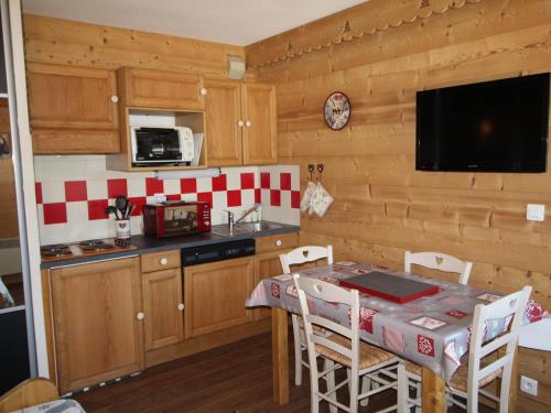 Appartement Appartement Les Carroz d'Arâches, 2 pièces, 4 personnes - FR-1-572-87 595 route de la télécabine Arâches-la-Frasse