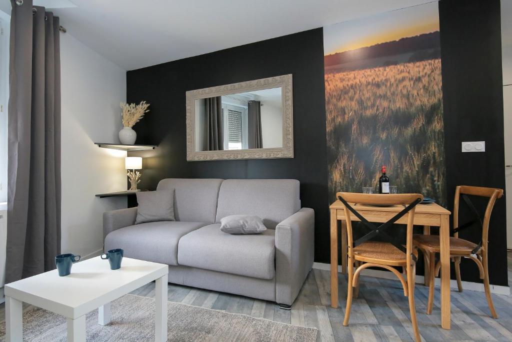 Appartement Les Champs, T2 hypercentre chic et cosy Wifi par SOVALFI 3 Rue du Bois 42000 Saint-Étienne