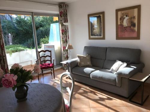 Les Collines d'Estanove, charming, bright, calm appartment