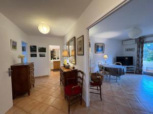 Les Collines d'Estanove, charming, bright, calm appartment