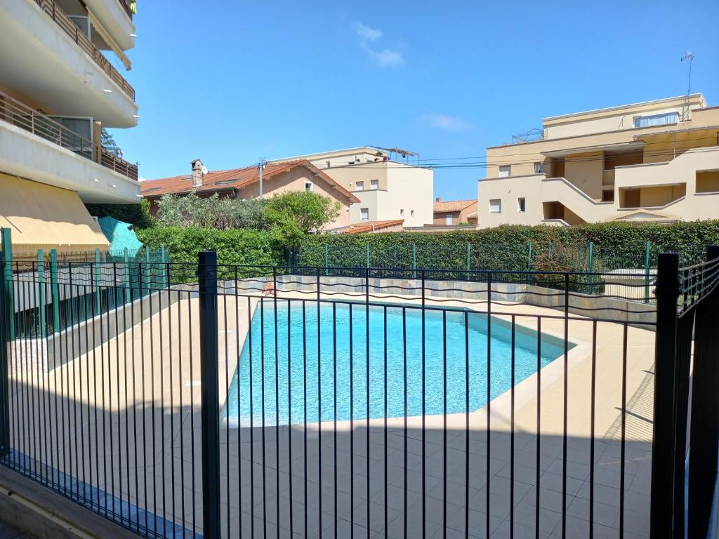 Les deux Châteaux avec piscine, climatisation et Wi-Fi 7 Rue du Gendarme Drevon, 06800 Cagnes-sur-Mer