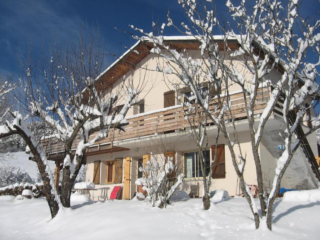 Appartement Les Elfes Le Bouire. La Chapelle 04140 Saint-Jean Montclar