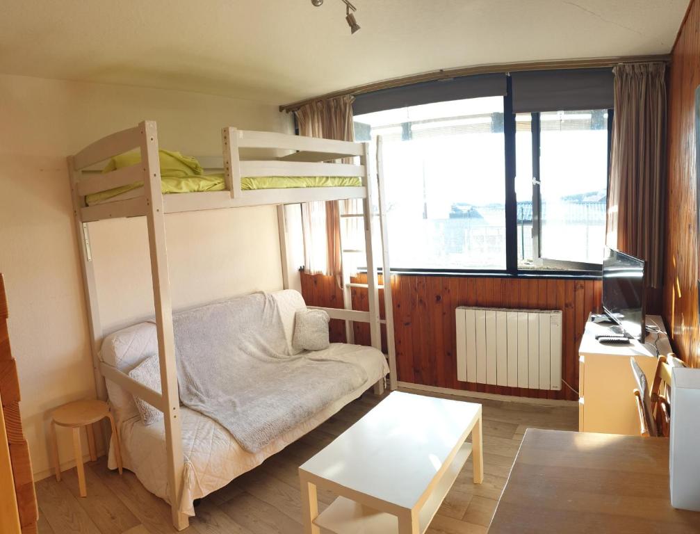 Les Gentianes n°8 - Studio en centre de station. Vue sur les pistes. 3 Rue Marcel Gauthier, 63610 Besse-et-Saint-Anastaise