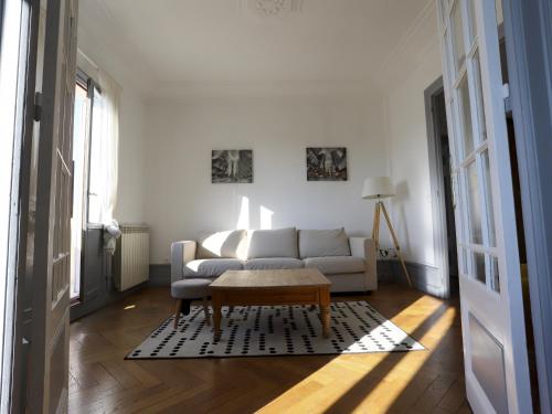 Les Glieres centre ville spacieux au 5ieme etage