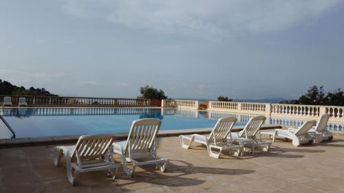 Les ISSAMBRES appart 6 pers grande terrasse superbe vue mer et golf de saint Tropez, piscine