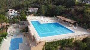Les ISSAMBRES appart 6 pers grande terrasse superbe vue mer et golf de saint Tropez, piscine