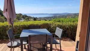 Les ISSAMBRES appart 6 pers grande terrasse superbe vue mer et golf de saint Tropez, piscine