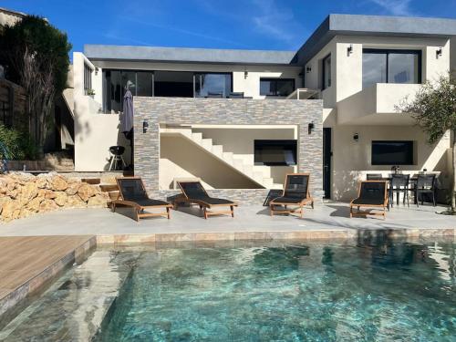 Les Issambres, Rez de villa avec piscine privée a 150m de la mer