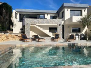 Les Issambres, Rez de villa avec piscine privée a 150m de la mer
