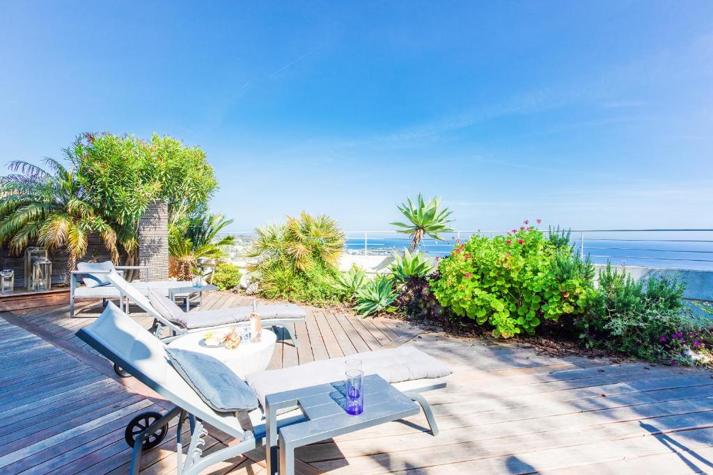 LES JARDINS BLEUS AP4285 By Riviera Holiday Homes du Serret, prendre funiculaire, 1484, 06190 Roquebrune-Cap-Martin