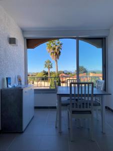 Appartement Les locations Cinaureva « La Baie des Îles » Résidence Marie Galante 2 Bâtiment A Etage 1 Porte 52 480 Avenue de la Baie des Îles 83250 La Londe-les-Maures Provence-Alpes-Côte d\'Azur